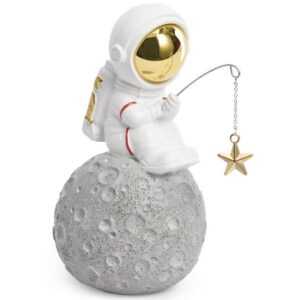 BRUBAKER Dekofigur Astronaut angelt nach Sternen - Stern-Angler auf dem Mond - 17cm Figur (Dekoration Weiß, 1 St., Handbemalte Raumfahrt Deko Statue - Modern), Weltraum Skulptur mit Angel und verchromtem Helm